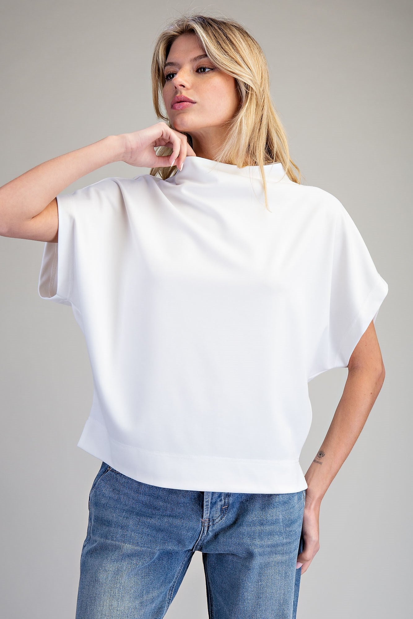 White Solid Mock Neck Short Sleeve Top